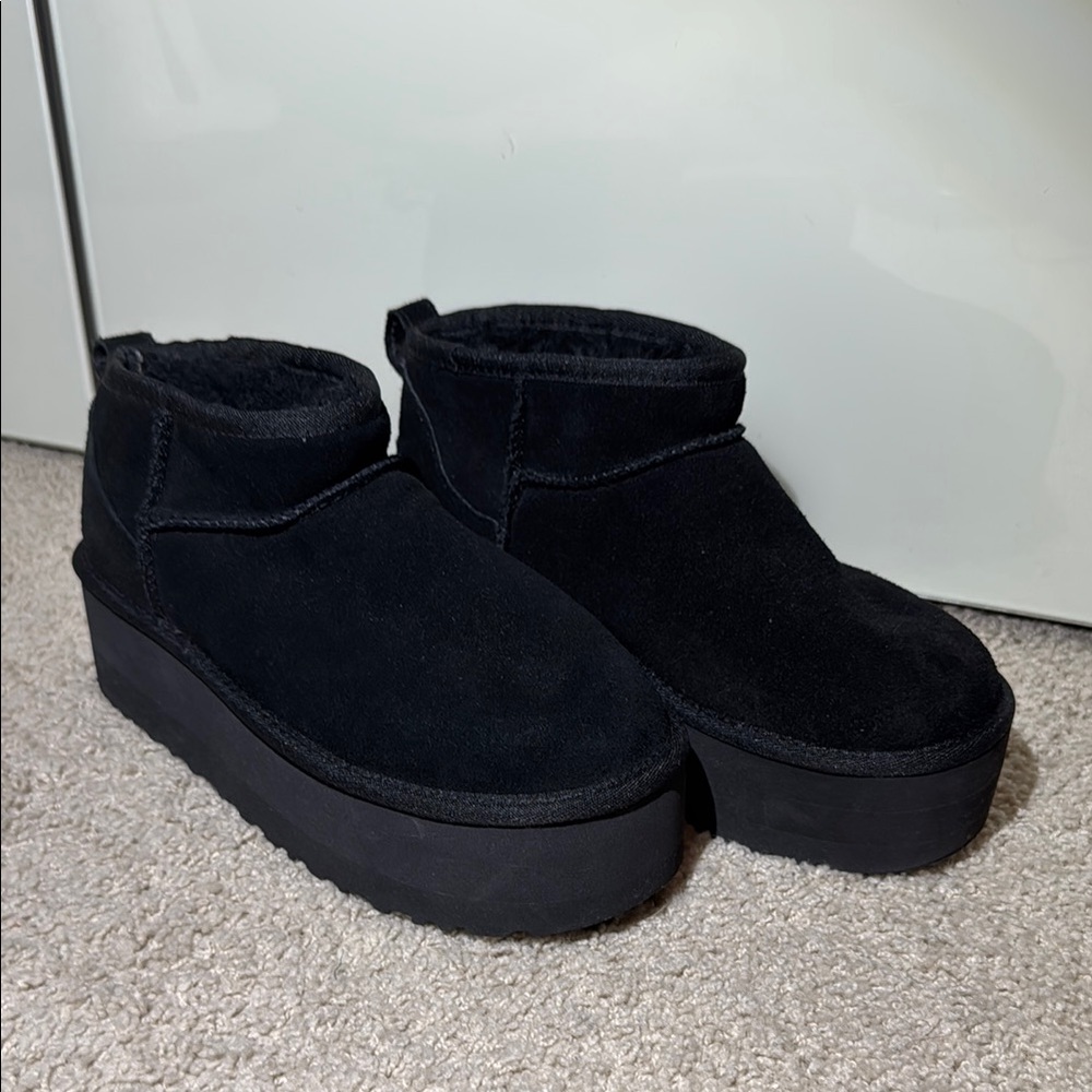 Uggs Black Platform Never Worn Size 7